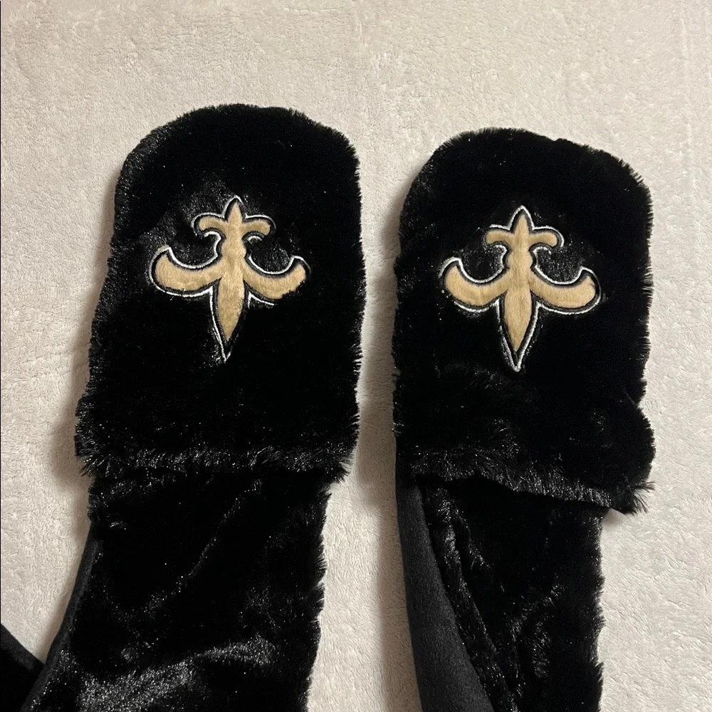 Black and Gold Fleur-de-Lis Women's Head Cover Scarf and Glove Set. NWOT
